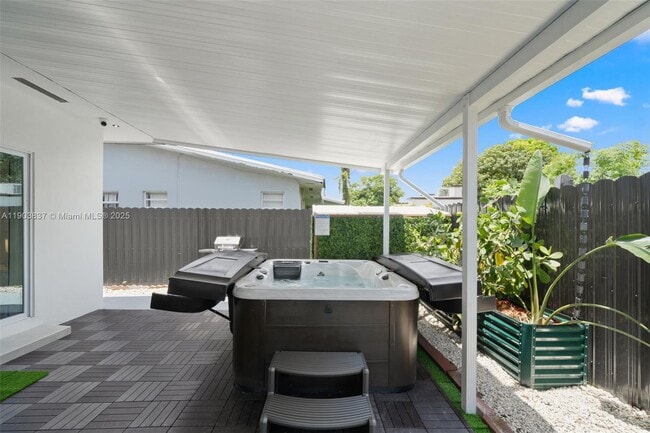 Building Photo - 4301 NW 4th St