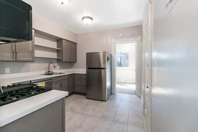 Building Photo - 1830 San Antonio Ave