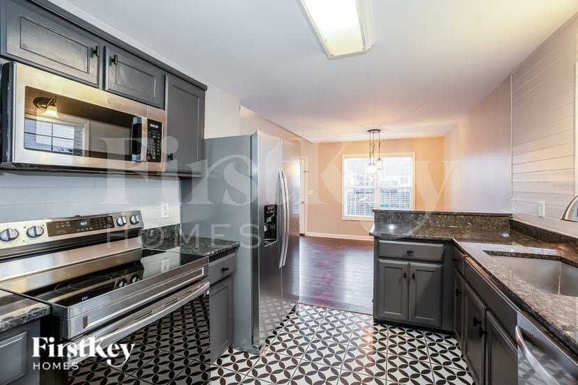 Building Photo - 3748 Naples Ct N