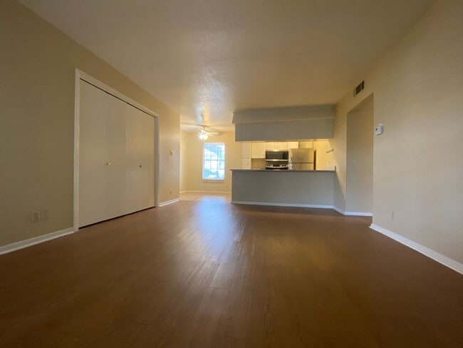 Building Photo - K002 - Pointe #61