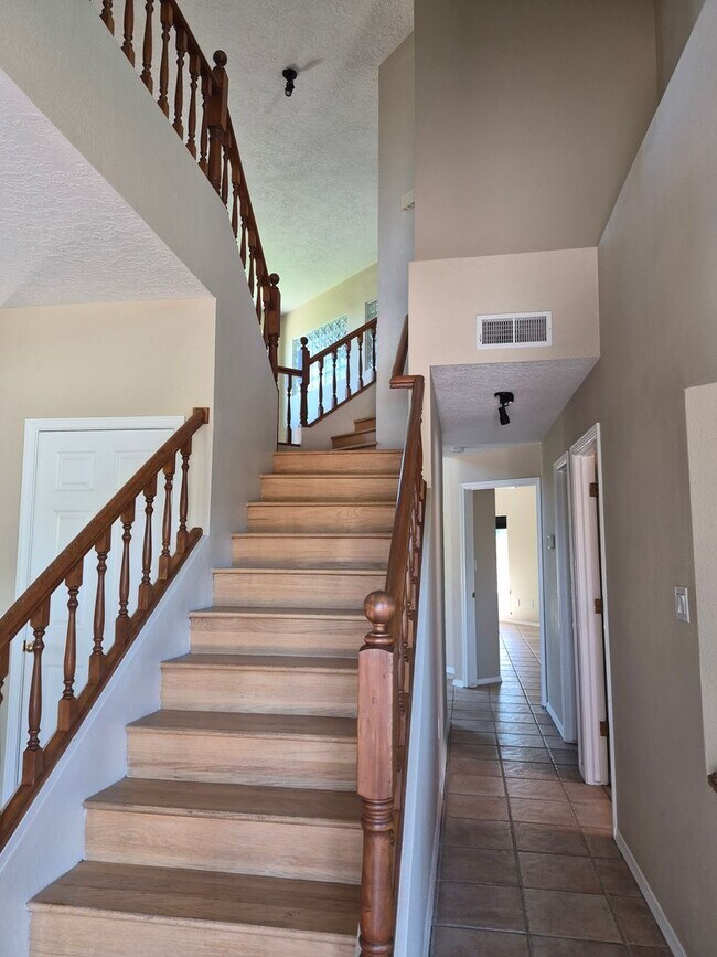 Building Photo - FIVE BEDROOMS GEM-NORTH EAST HEIGHTS