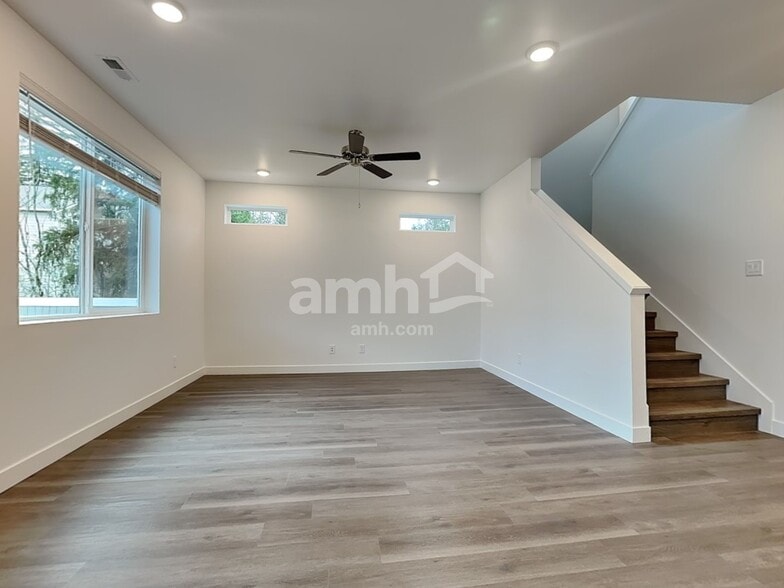 Building Photo - 8030 Sabelle St SW