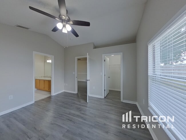 Building Photo - 2950 Canoe Cir