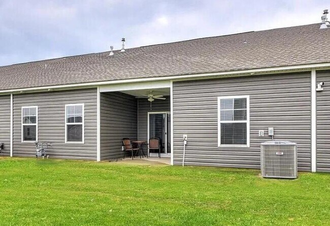 Building Photo - 966 Manitou Cir