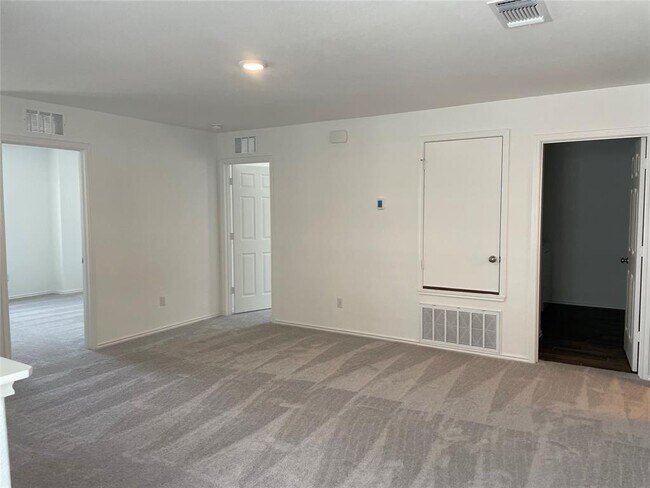 Building Photo - 252 Redonda Dr