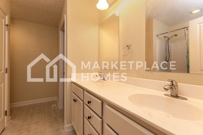 Building Photo - 510 Tyner Ave