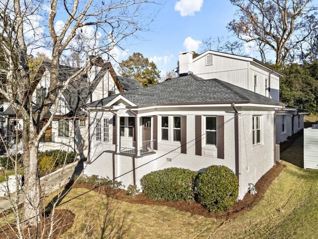 Building Photo - 2044 Fairhaven Cir NE