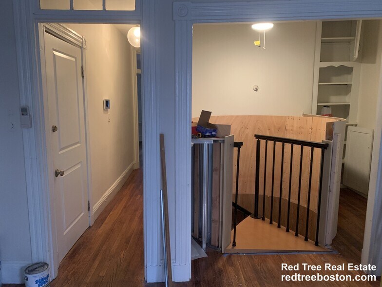 Building Photo - 49 St Germain St