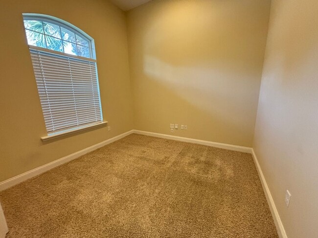 Building Photo - Spacious 4BR/3BA Home with 3-Car Garage, Bonus Office & Covered Patio in St Johns!