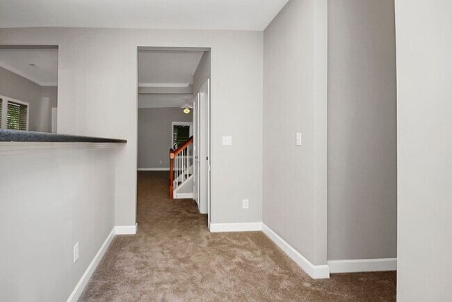 Building Photo - Charming 3BD/2.5BA Home in Crosswinds Community!