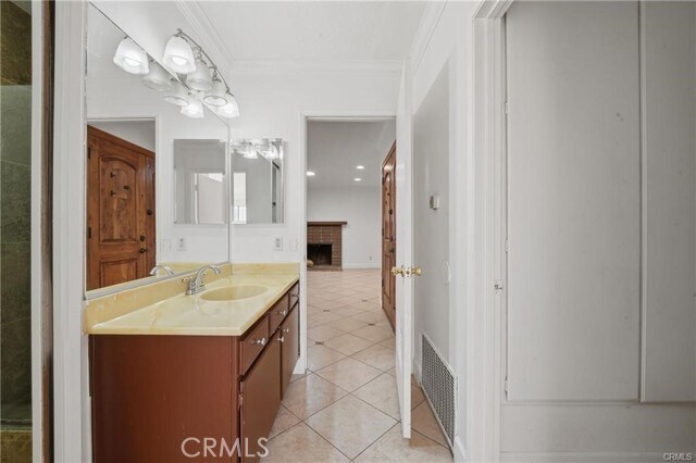 Building Photo - 937 N Greenpark Ave