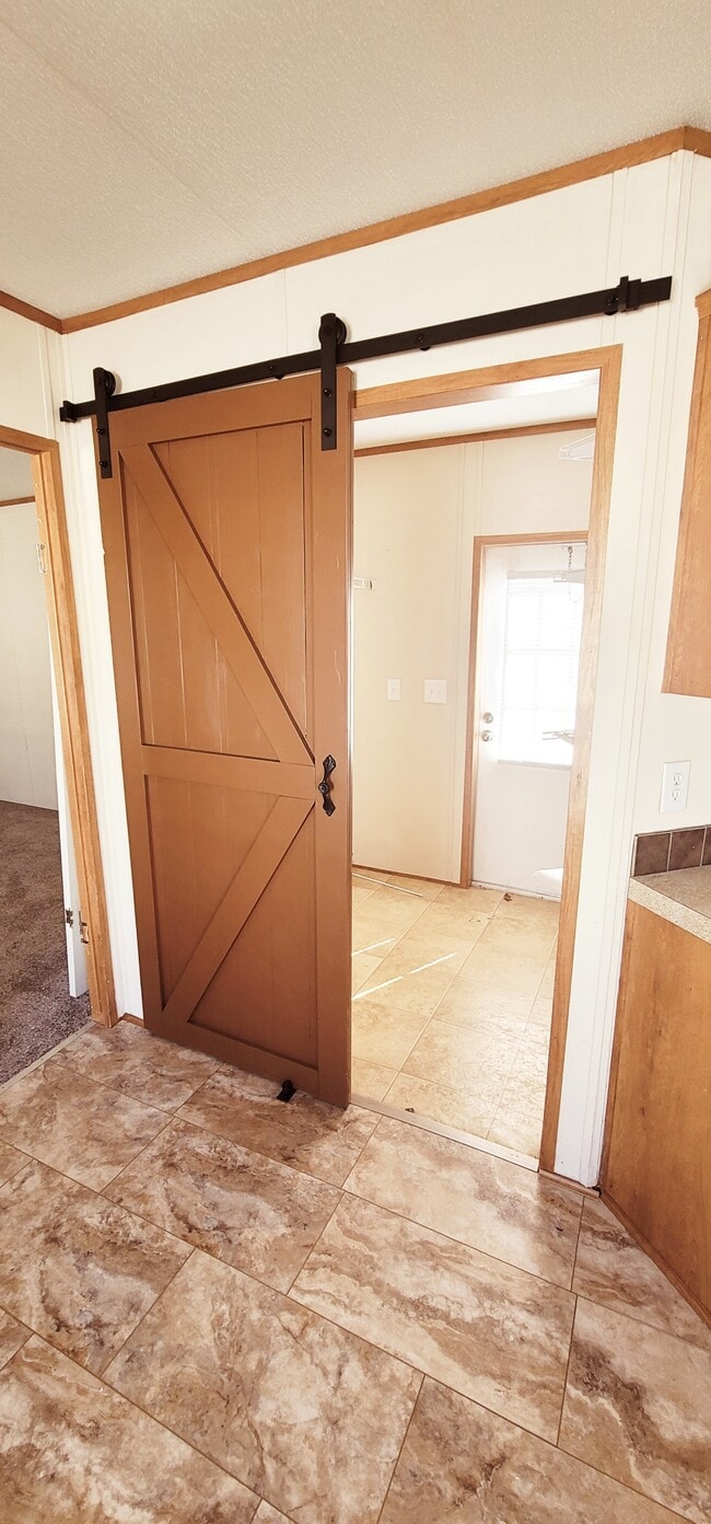 Building Photo - 4105 Carlyss Dr