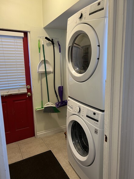 Mud Room/Laundry Room with brand new washer & dryer included - 607 N Garfield Ave