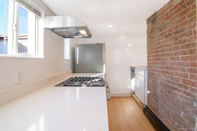 Building Photo - 9 N Buckhout St