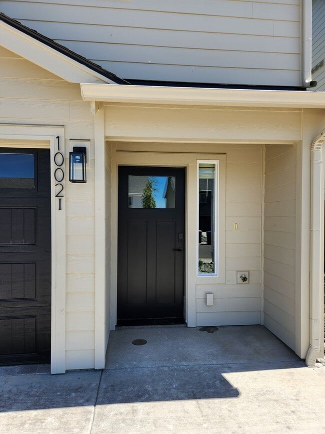 Building Photo - 2 Bedroom 2.5 Bath in Winlock