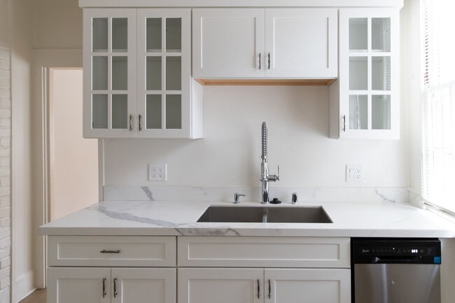 Building Photo - Classic Pacific Grove Duplex - Available D...