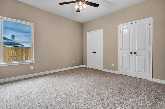 Building Photo - 4 Bedroom, 2 Bath in Dove Crossing Subdivi...