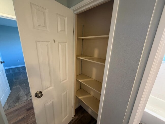 Building Photo - 65 E 600 S