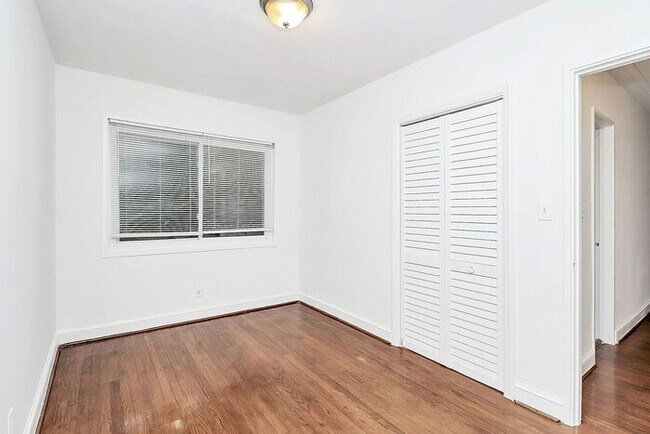 Building Photo - Charming 2BD/1BA Unit on Pecan Ave!