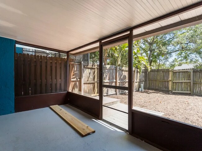 Building Photo - 2820 S Pines Dr