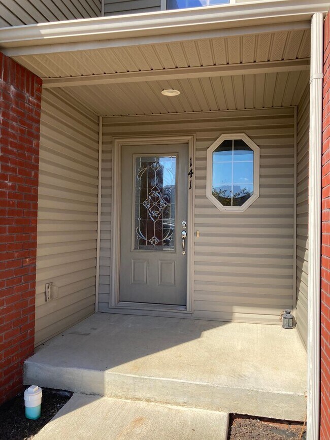 Building Photo - Location!  Price!  Quality!  APPLY!