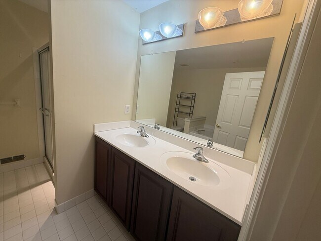 Building Photo - 179 Mountain View Dr