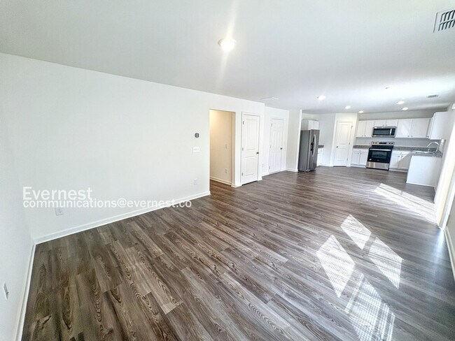 Building Photo - 107 Douglas Fir Dr