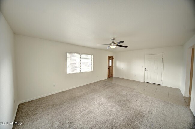 Building Photo - 480 N 6th Dr