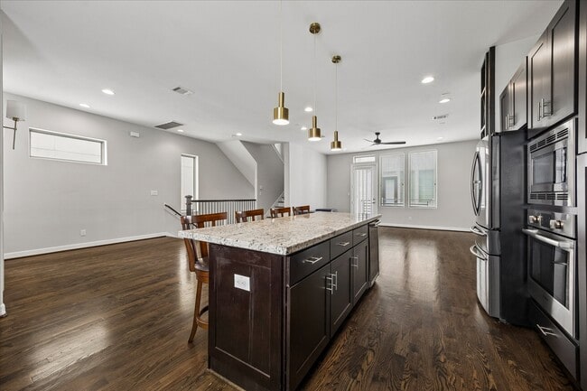 Building Photo - 1613 Crockett St