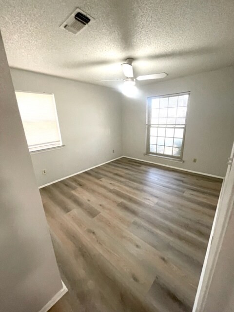 Building Photo - Saucer