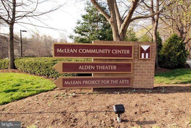 Building Photo - 1952 Kennedy Dr