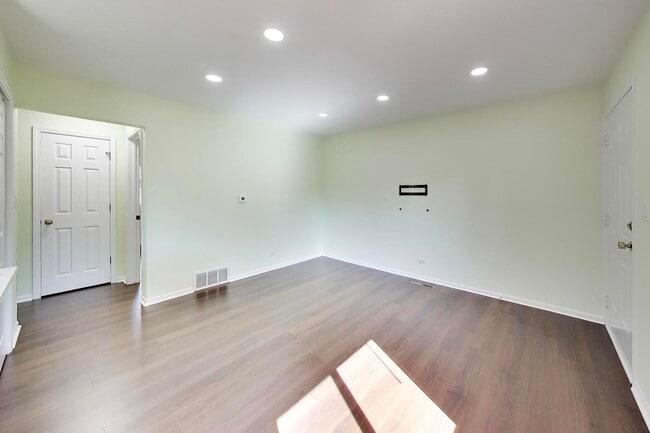 Building Photo - 720 N Barron Blvd