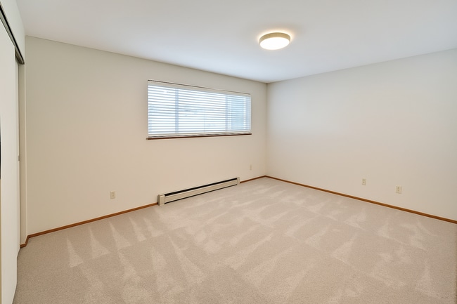 Building Photo - 2Bd/1Ba Seattle Triplex