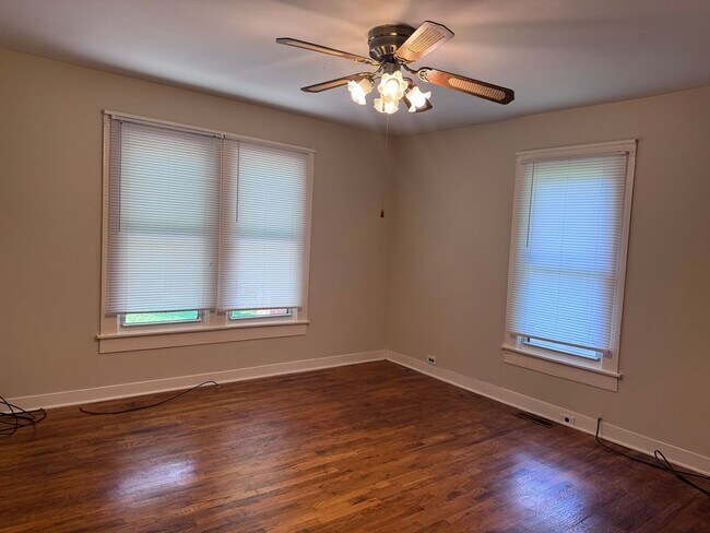 Building Photo - Country Living on 2 Acres! Palmyra Area. 2 Bed/1 Bath and a office.