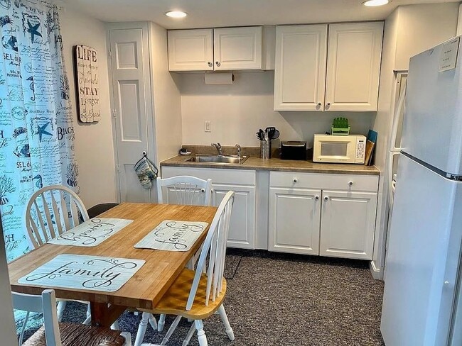 Building Photo - 34 Ellery Ave