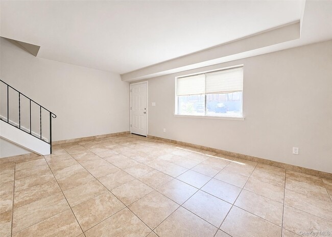 Building Photo - 136 Hill Crescent