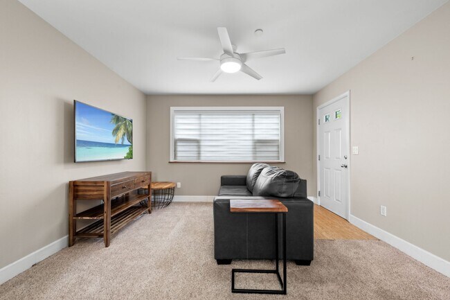 Building Photo - 2 Bed / 2 Bath Bridge-Level Condo with Ocean View & 2 parking stalls