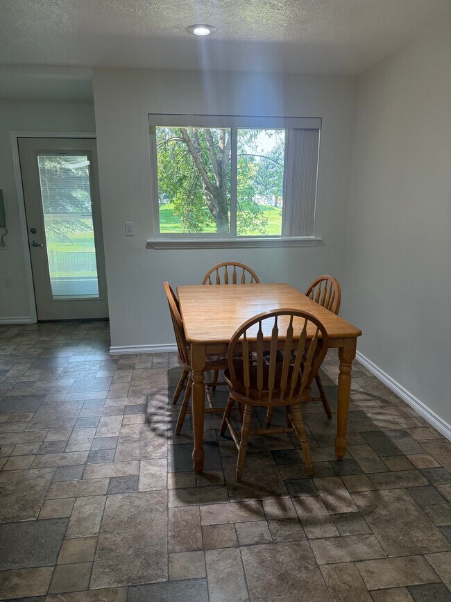 Building Photo - 22855 E Country Vista Dr