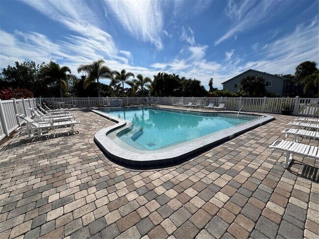 Building Photo - 2/2 Condo in Golf Lake Villas -North Fort Pierce