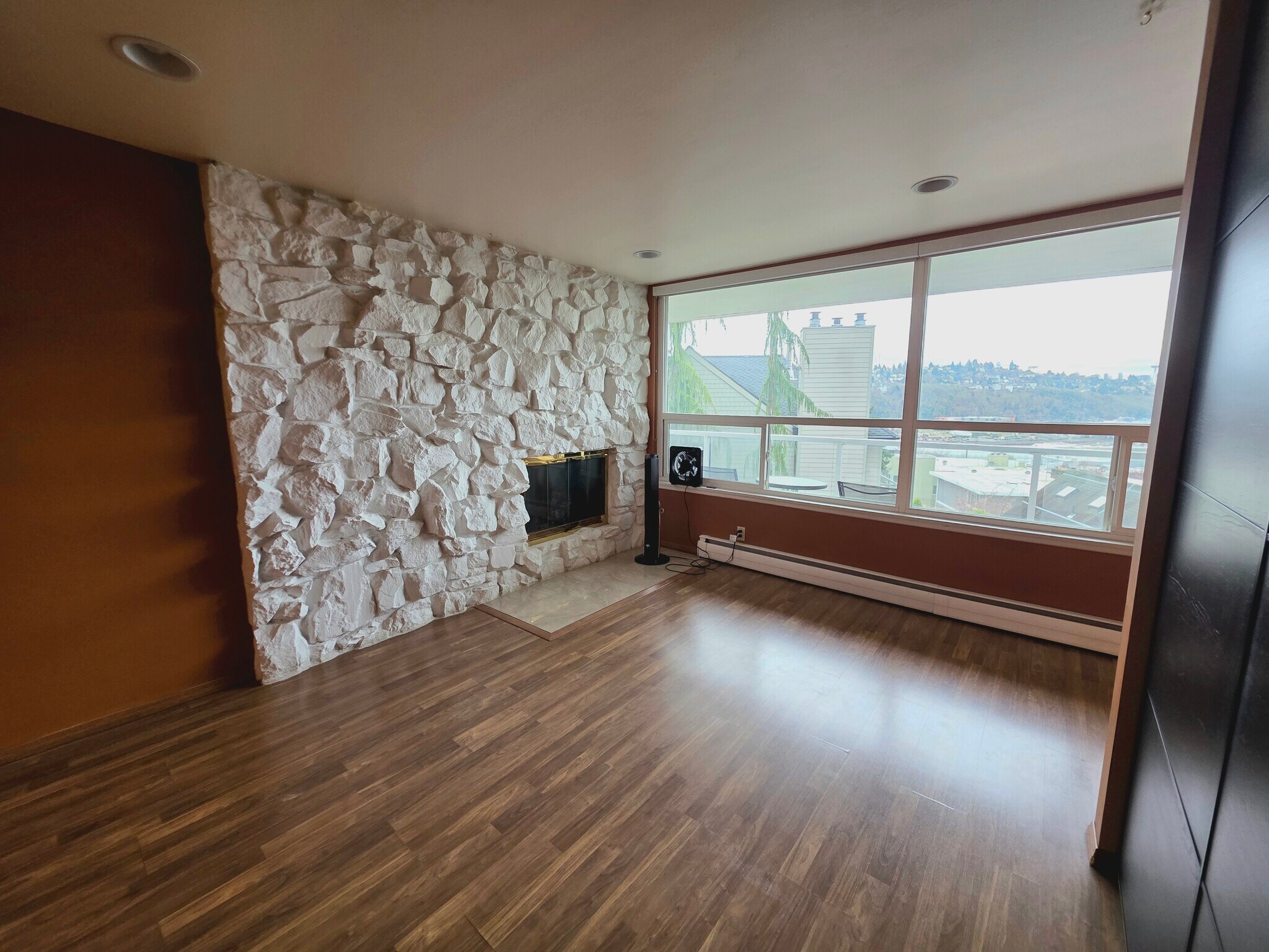 Building Photo - 2012 Thorndyke Ave W