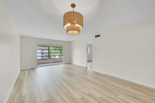 Building Photo - 23 Abbey Ln