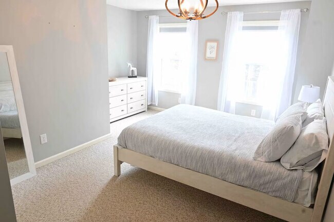 Building Photo - 184 Ruggles Rd