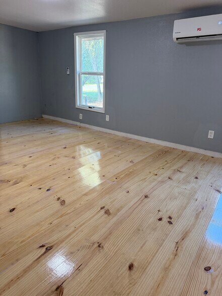 Building Photo - 830 Benavides St