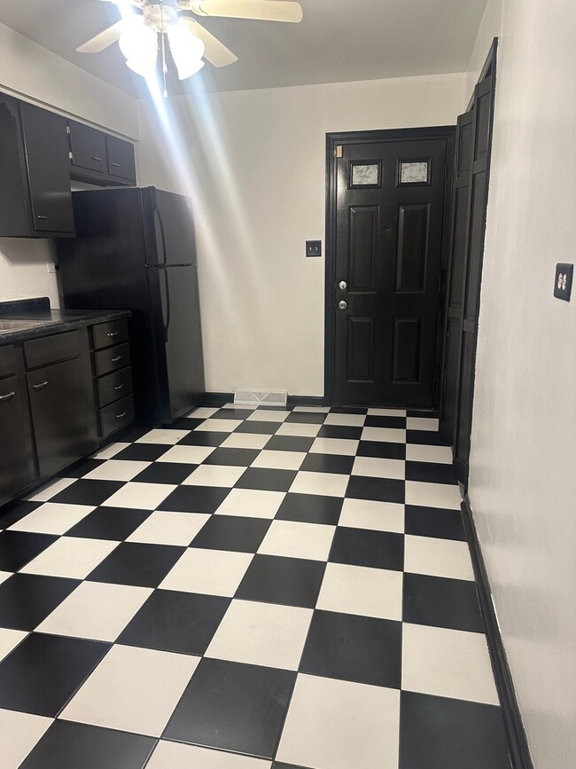 Building Photo - 380 Mackinaw Ave