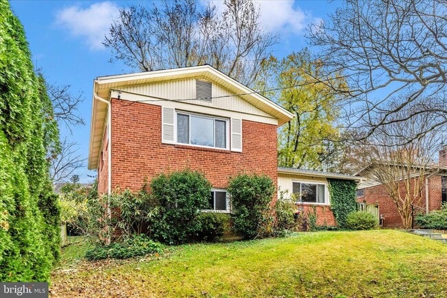 Building Photo - 3906 Montrose Dr