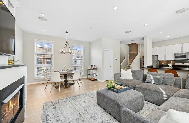 Building Photo - Comfortable Living in a Desirable Area