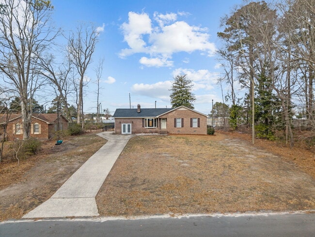 Building Photo - 340 Circle Dr