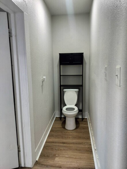 Building Photo - 1321 35th St