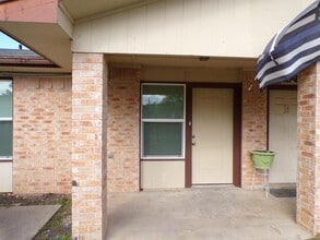 Building Photo - 1904 Ridgeview Dr