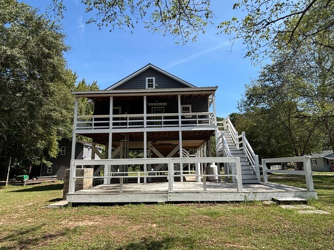 Building Photo - 231 Estate Rd